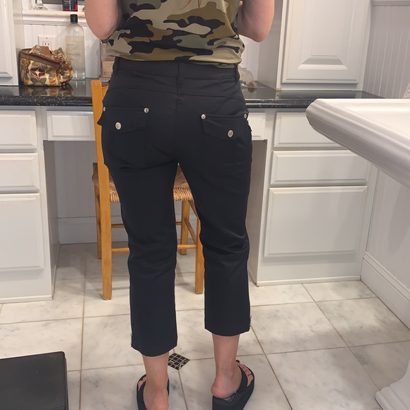 Black Capri Low Waisted Golf Pants. - Picture 3 of 3